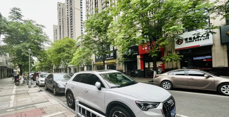 小区马路停车车位交通私家车汽车