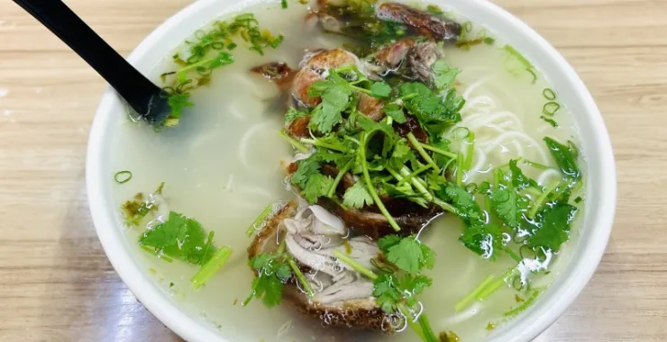 烧鸭面面条午餐美食拉面