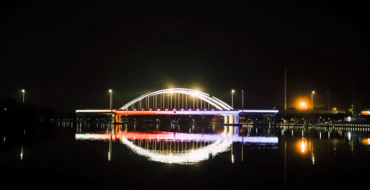 姚江夜景灯光轮渡江边建筑高楼楼房夜晚游船桥