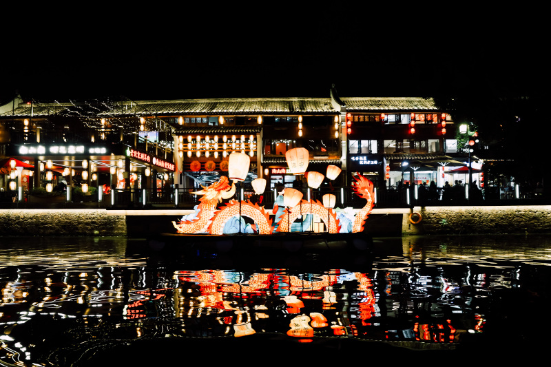 姚江夜景灯光轮渡江边建筑高楼楼房夜晚游船桥阳明古镇