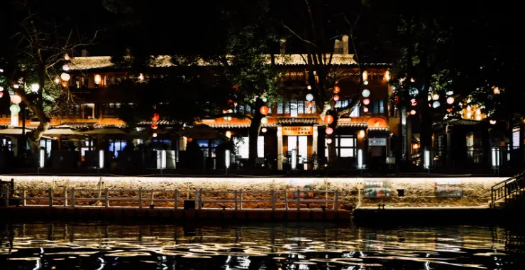 姚江夜景灯光轮渡江边建筑高楼楼房夜晚游船桥阳明古镇