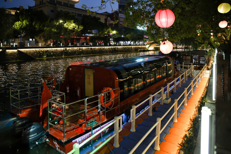 阳明古镇姚江夜景灯光轮渡江边建筑高楼楼房夜晚游船桥阳明古镇