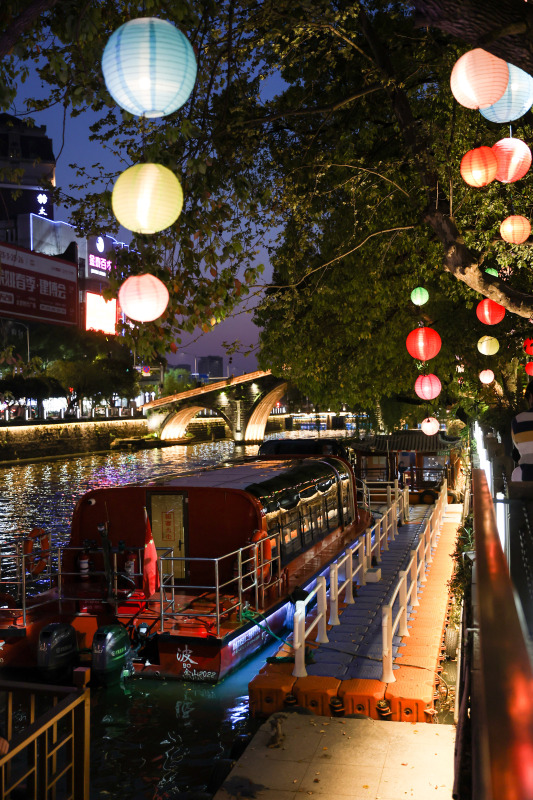 阳明古镇姚江夜景灯光轮渡江边建筑高楼楼房夜晚游船桥阳明古镇