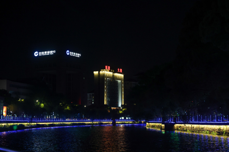 姚江夜景灯光轮渡江边建筑高楼楼房夜晚游船桥阳明古镇