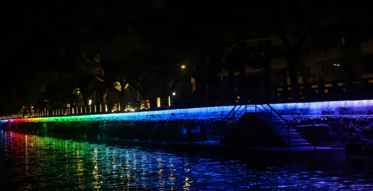 姚江夜景灯光轮渡江边建筑高楼楼房夜晚游船桥阳明古镇
