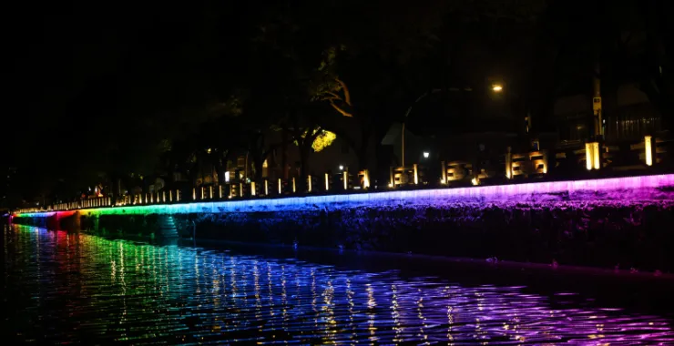 姚江夜景灯光轮渡江边建筑高楼楼房夜晚游船桥阳明古镇