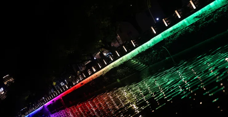姚江夜景灯光轮渡江边建筑高楼楼房夜晚游船桥阳明古镇