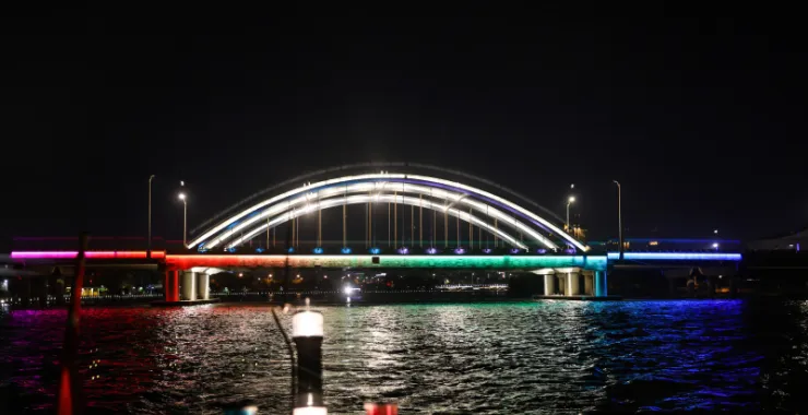 姚江夜景灯光轮渡江边建筑高楼楼房夜晚游船桥阳明古镇