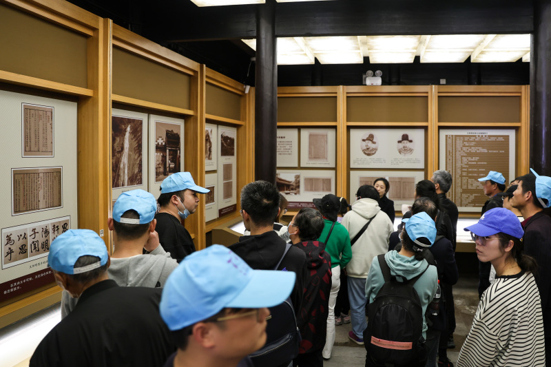 余姚王阳明故居名人景点景区红色经典景点瑞云楼人群参观背影真三不朽