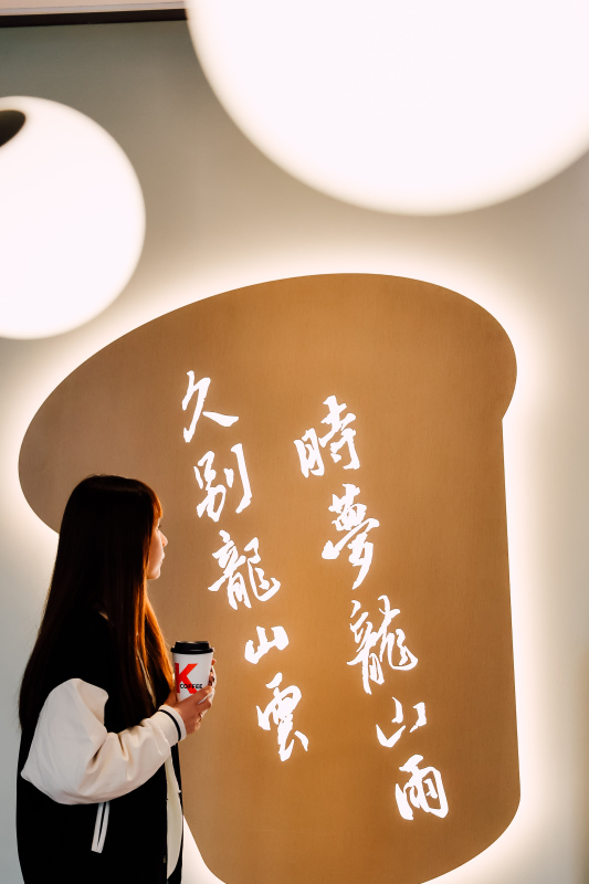 余姚KFC阳明文化餐厅老爷爷美食余姚肯德基龙山店玩具阳明文化主题餐厅汉堡薯条鸡块炸鸡