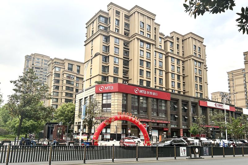 马路交通余姚中央公馆中央花园小区住宅结婚气拱门