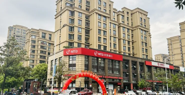 马路交通余姚中央公馆中央花园小区住宅结婚气拱门