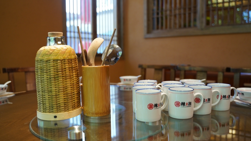 余姚湘菜馆美食探店辣味水杯热水瓶茶杯杯子
