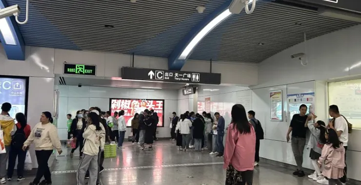交通出行地铁站人群客流