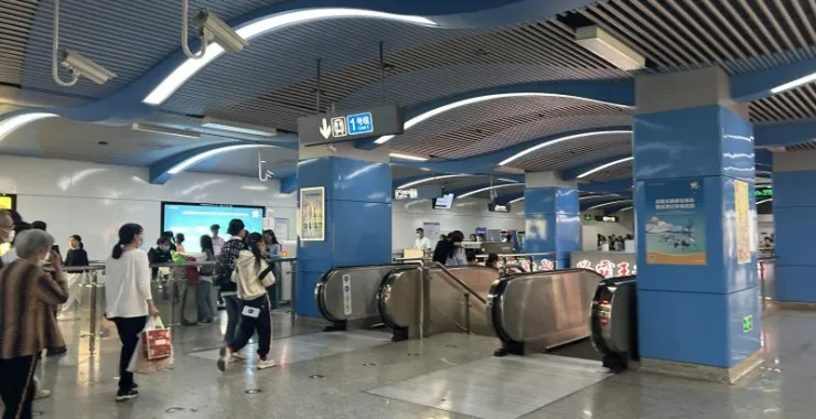 交通出行地铁站人群客流