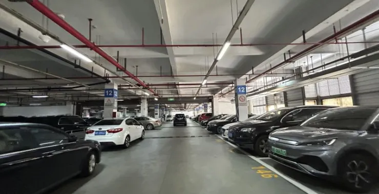 停车场车位车辆汽车私家车