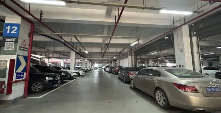 停车场车位车辆汽车私家车