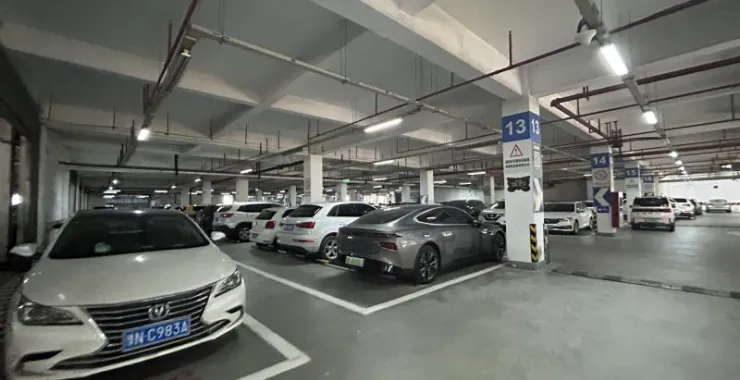 停车场车位车辆汽车私家车