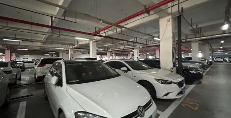停车场车位车辆汽车私家车
