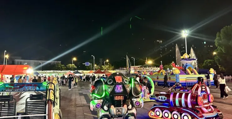 余姚万达广场夜景儿童游玩玩具