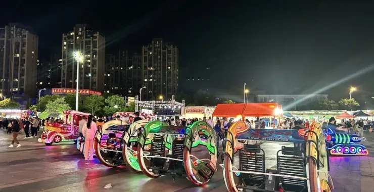 余姚万达广场夜景儿童游玩玩具游戏游乐设备