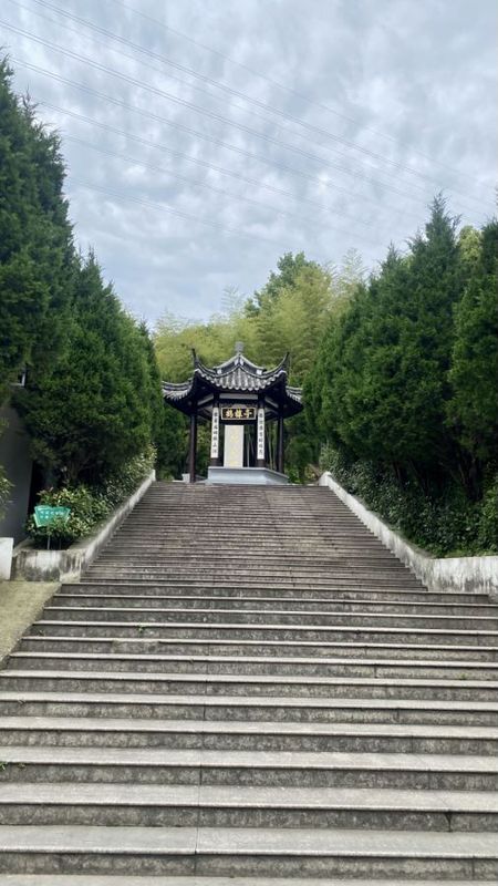 肖东寺庙烈士墓