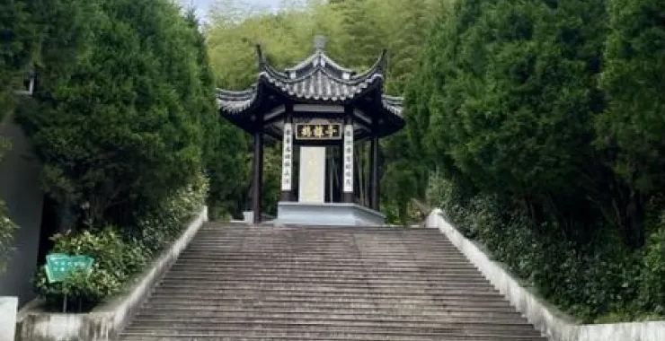 肖东寺庙烈士墓