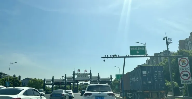 余姚高速入口车辆汽车货车通道ETC私家车