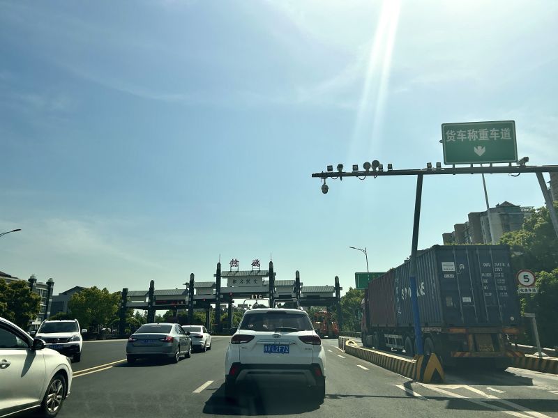 余姚高速入口车辆汽车货车通道ETC私家车