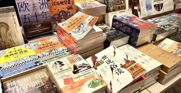 书藉名著小说课外书学生学习书店书架看书