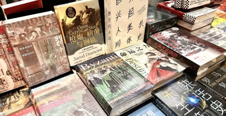 书藉名著小说课外书学生学习书店书架看书