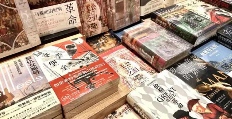 书藉名著小说课外书学生学习书店书架看书