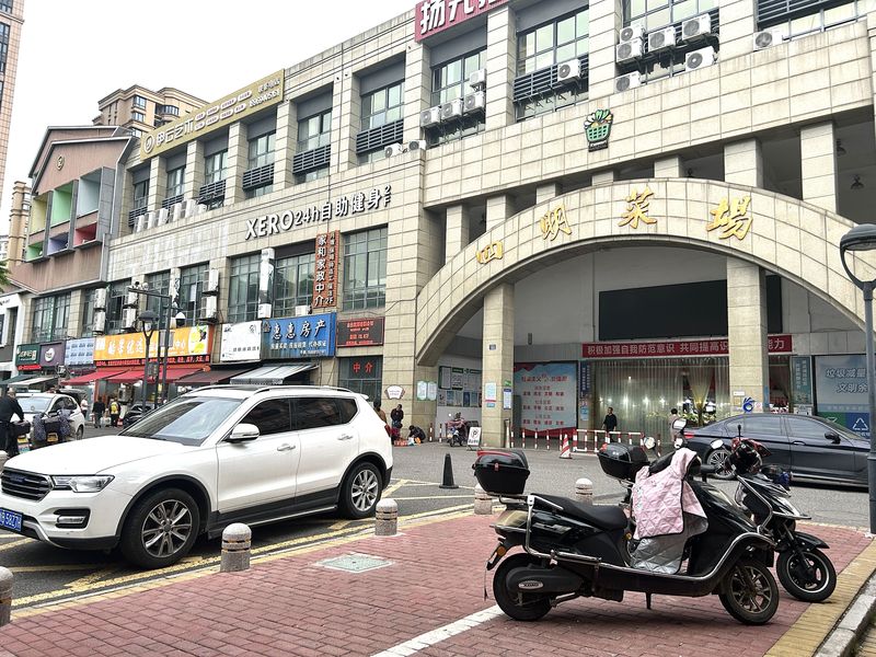余姚四明菜场买菜生活汽车菜市场电瓶车