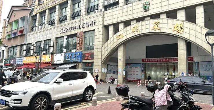 余姚四明菜场买菜生活汽车菜市场电瓶车