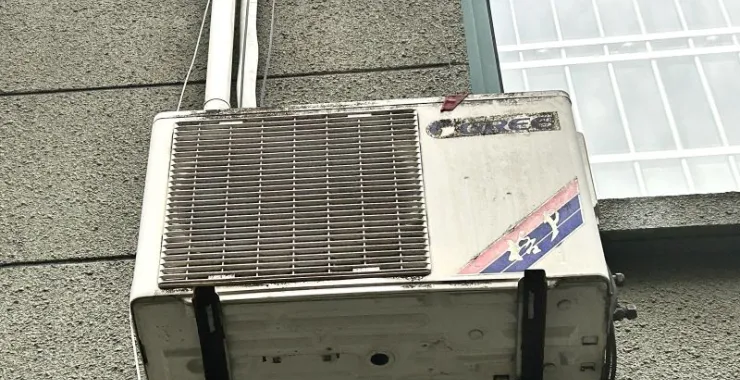 小区外墙安装空调外机
