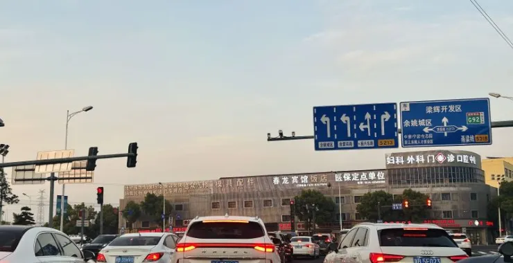 交通马路汽车路标