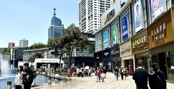 宁波天一广场游客节假日人群逛街假期