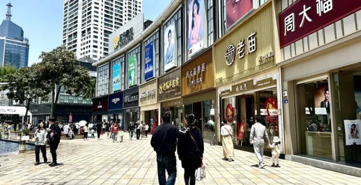 宁波天一广场游客节假日人群逛街假期