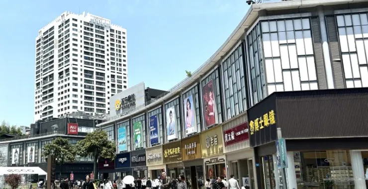 宁波天一广场游客节假日人群逛街假期