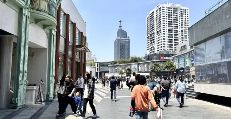 宁波天一广场游客节假日人群逛街假期