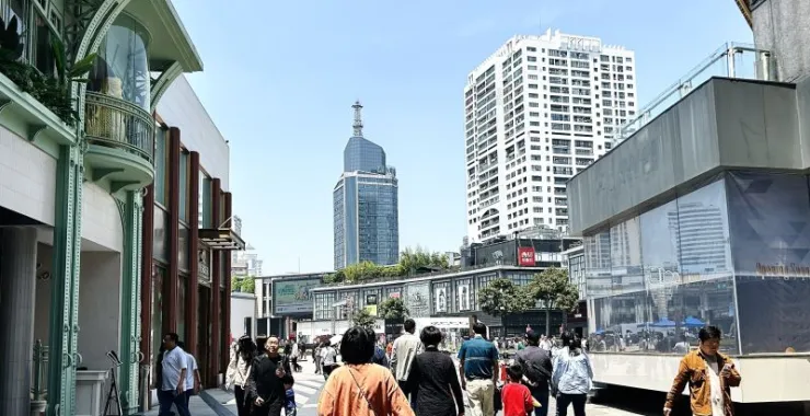 宁波天一广场游客节假日人群逛街假期