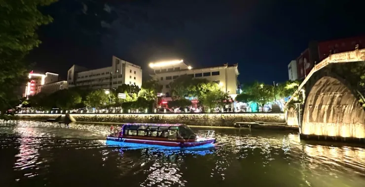 余姚阳明古镇夜景古建筑古桥通济桥姚江游船夜游游船