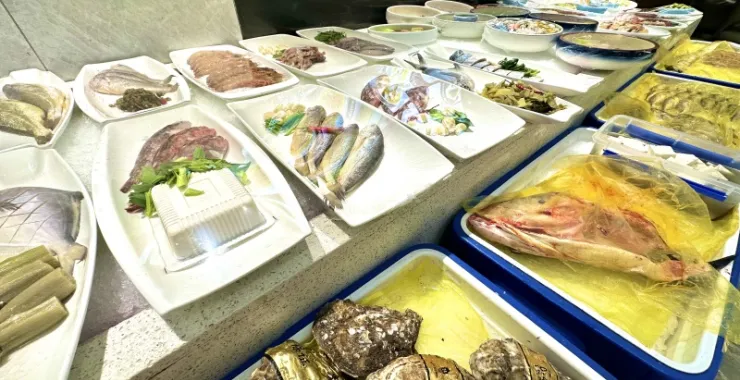 粤式餐厅点菜海鲜菜品