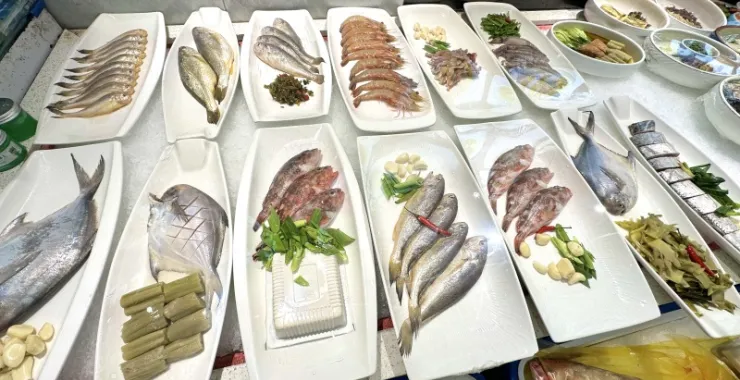 粤式餐厅点菜海鲜菜品