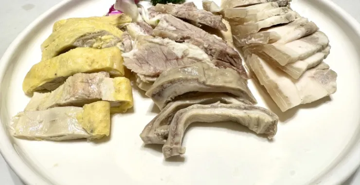 餐厅美食冷菜冷盘糟货糟鸡糟肉糟白肚三拼
