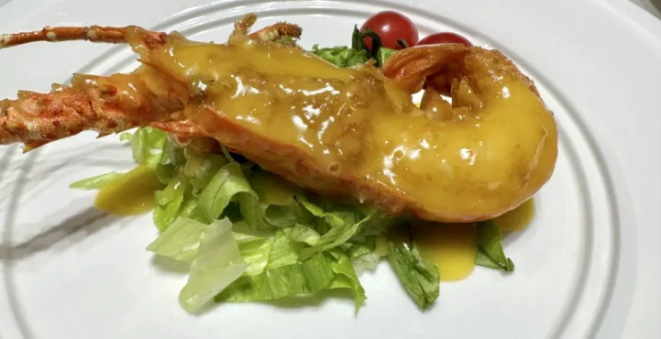 餐厅美食创意海鲜芝士焗龙虾