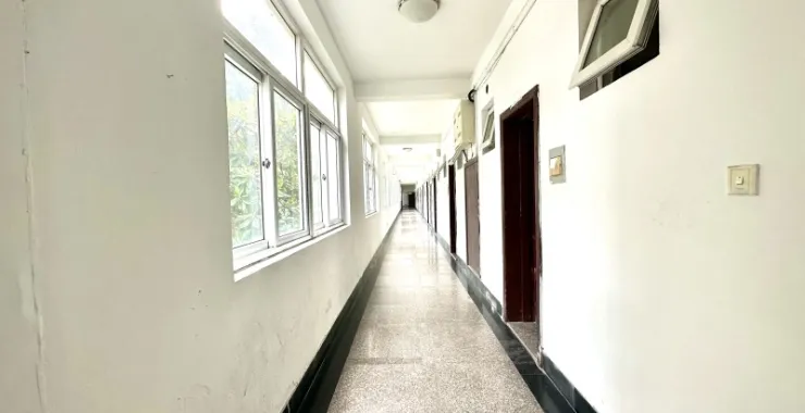余姚市高风中学宿舍楼寝室走廊