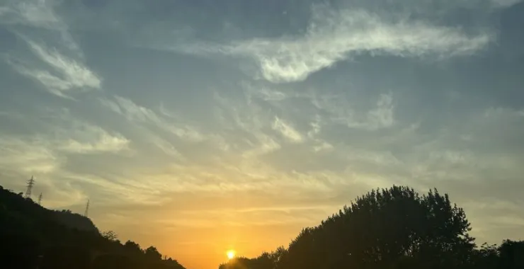 夕阳晚霞云霞高速公路交通风景汽车