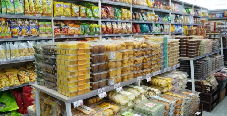 美食零食图片超市货架饮料奶片饼干巧克力糖