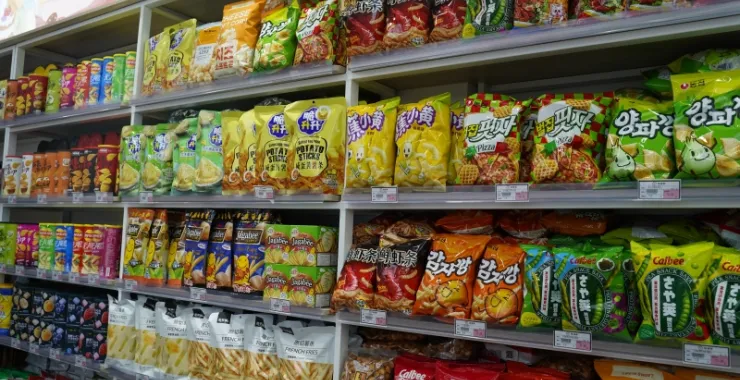 零食区薯片区膨化食品